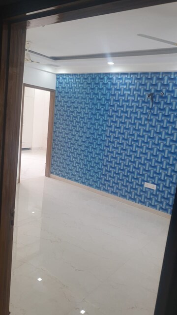 Room in 3 BHK Builder Floor at Sector 40 – for Sale