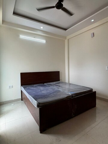 Bedroom in 1 RK Builder Floor at Ansal Sushant Lok I, Sector 43 – for Rent