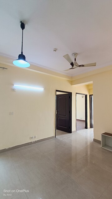 Room in 3 BHK Apartment at Amrapali Eden Park, Sector 50 – for Rent