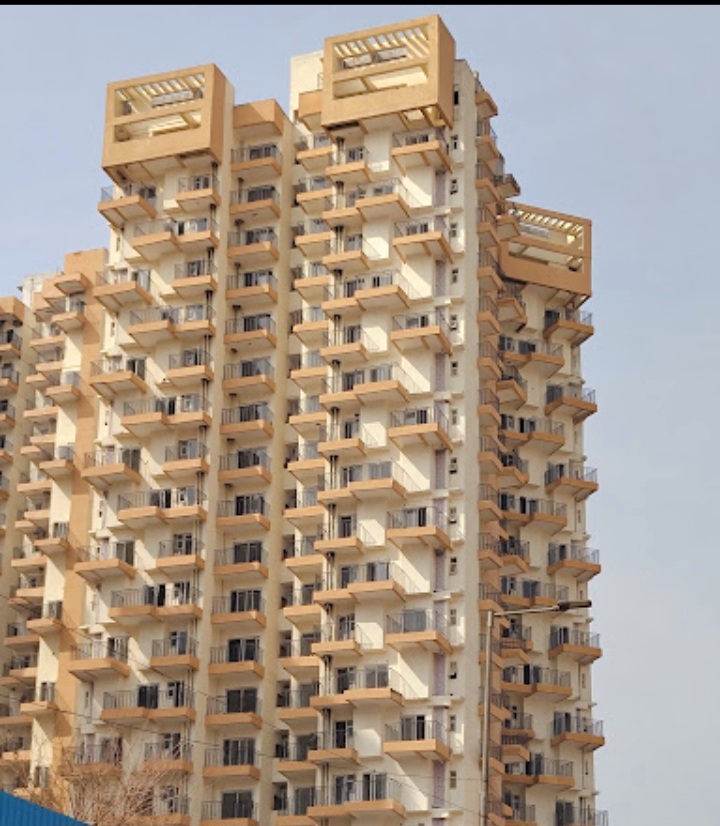 2 BHK + Study Room Apartment For Sale in Amrapali Leisure Park