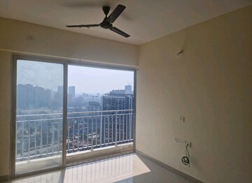 Room in 3 BHK Apartment at Wadhwa Elite Solitaire, Kolshet Road – for Rent