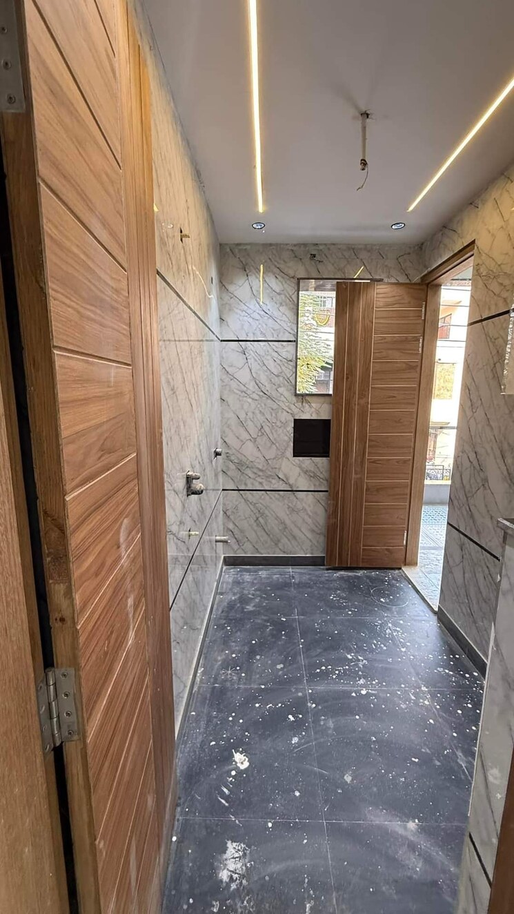 Master Bedroom, srishti-greenfield-homes 3 Bedroom 1800 Sq.Ft. Builder Floor In Green Fields Colony Faridabad 7941292