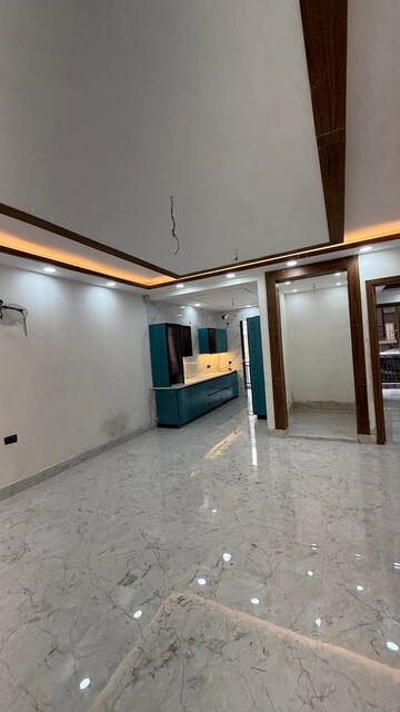 Room in 3 BHK Builder Floor at Srishti Greenfield Homes, Green Fields Colony – for Sale
