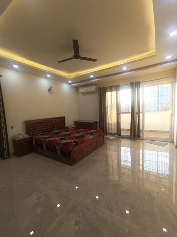 Living Room in 4 BHK Builder Floor at Lovely Homes, Green Fields Colony – for Rent