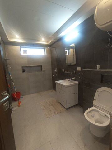 Living Room in 4 BHK Builder Floor at Lovely Homes, Green Fields Colony – for Rent