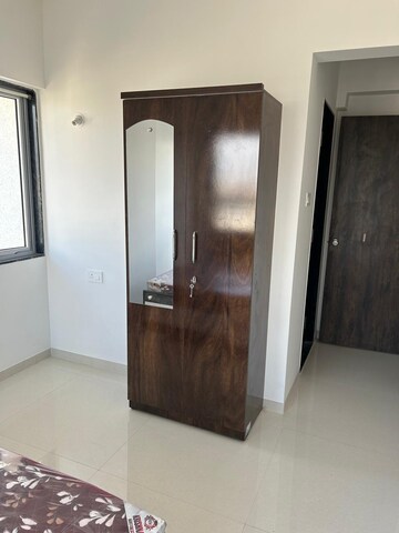 Room in 2 BHK Apartment at Ameya Eastern Heights CHS, Chunnabhatti – for Rent