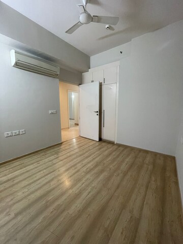 Room in 3.5 BHK Apartment at DLF The Ultima, Sector 81 – for Rent