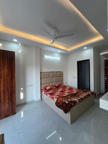 Bedroom in 1 RK Builder Floor at Ansal Sushant Lok I, Sector 43 – for Rent