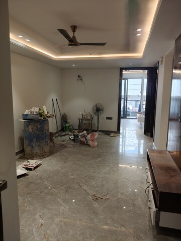 Parking in 3 BHK Builder Floor at Ashram – for Sale