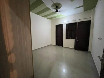 Room in 3 BHK Builder Floor at Sector 9 – for Sale