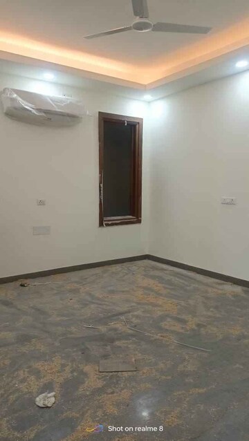 Room in 3 BHK Builder Floor at Sector 9 – for Sale