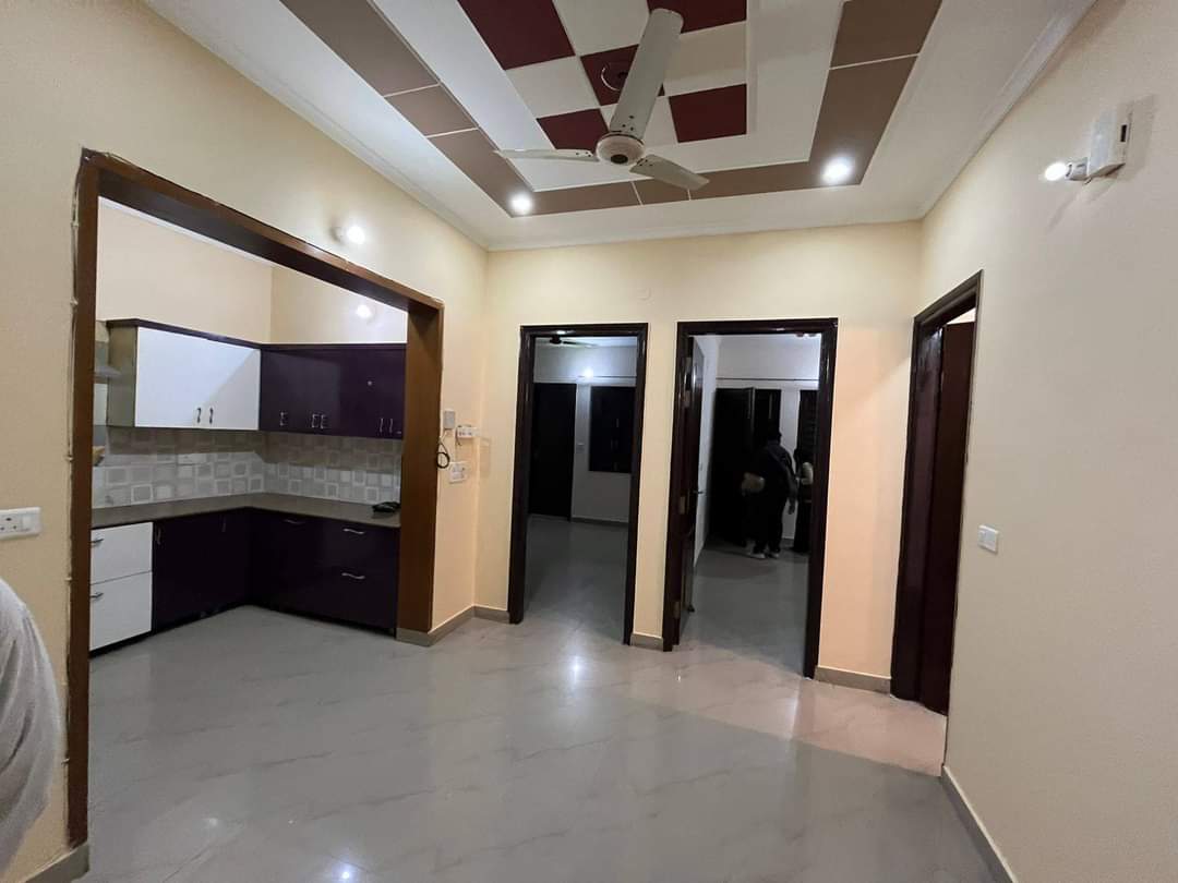 3 BHK + Pooja Room,Servant Room Builder Floor For Sale in Sector 9