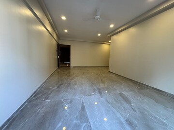 Room in 3 BHK Apartment at HDIL Metropolis Residences, Andheri West – for Rent