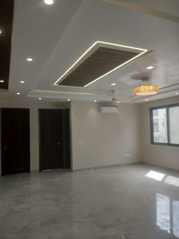 Room in 3 BHK Builder Floor at Sector 9 – for Sale