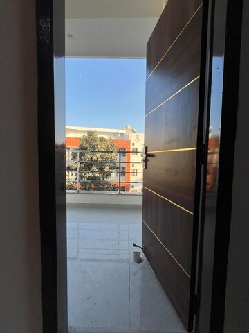 Balcony in 1 RK Builder Floor at Ansal Sushant Lok I, Sector 43 – for Rent