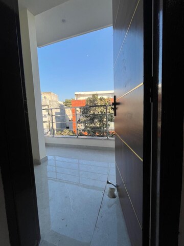 Balcony in 1 RK Builder Floor at Ansal Sushant Lok I, Sector 43 – for Rent