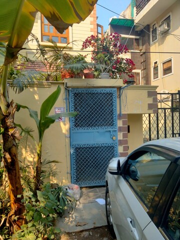 Furnished Amenities in 3 BHK Builder Floor at Dlf Phase I – for Sale