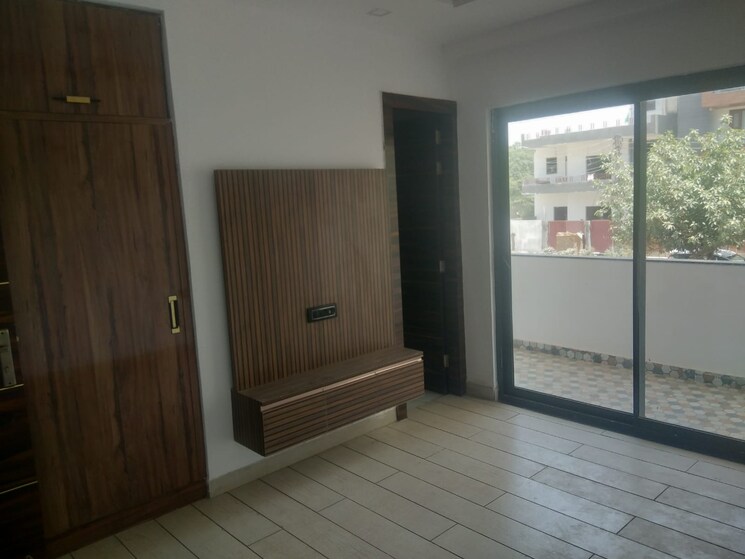 Room, sector 4 3 Bedroom 252 Sq.Yd. Builder Floor In Sector 4 Gurgaon 7941470