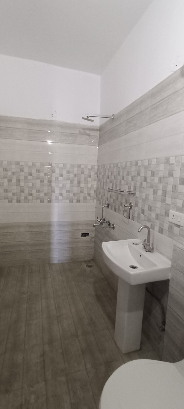 Bathroom, patiala road 2 Bedroom 300 Sq.Yd. Builder Floor In Patiala Road Zirakpur 7941472