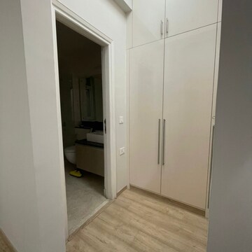 Room in 3 BHK Apartment at DLF The Ultima, Sector 81 – for Rent