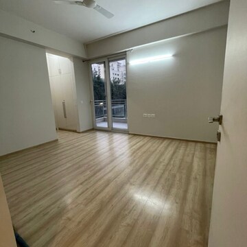 Room in 3 BHK Apartment at DLF The Ultima, Sector 81 – for Rent