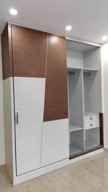 Room in 3 BHK Builder Floor at Sector 45 – for Sale