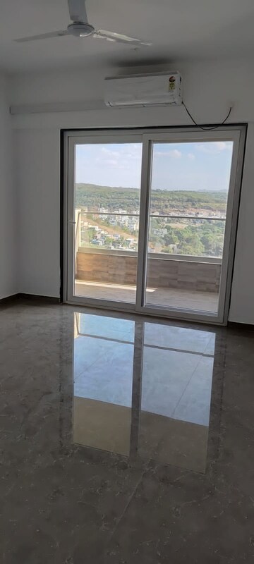 Room in 2 BHK Apartment at Venkatesh Skydale, Sinhagad Road – for Rent