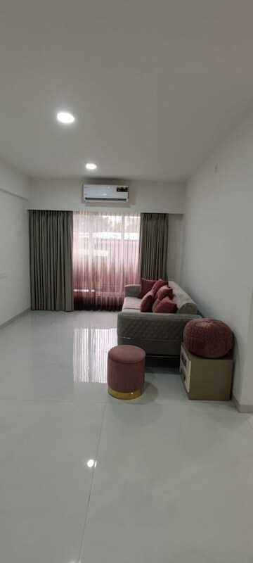 2.5 BHK Apartment For Sale in Vile Parle East