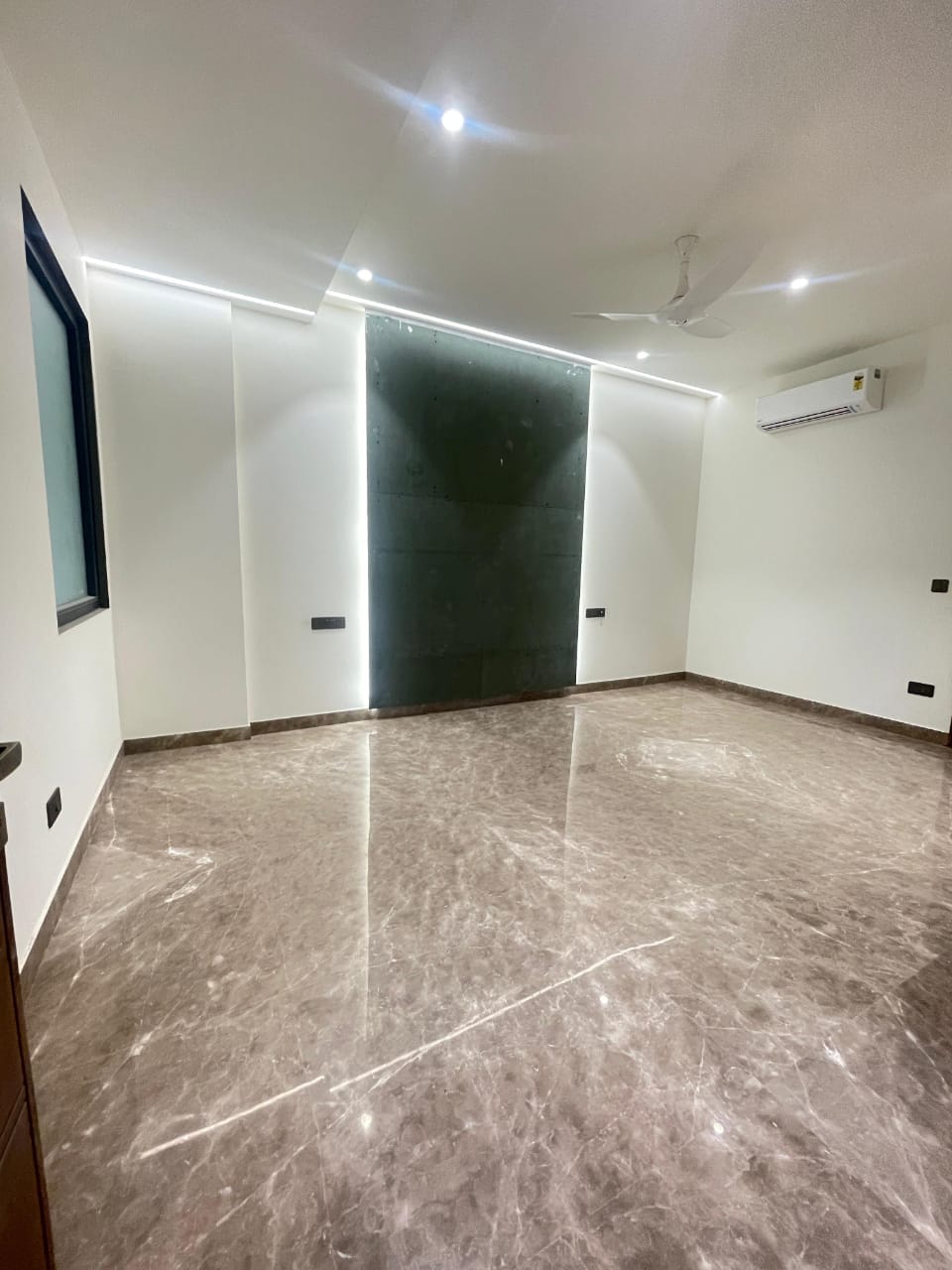 3 BHK + Servant Room 1655 Sq.Ft. Apartment in Unitech South Park