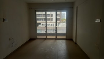 Room in 2 BHK Apartment at Florida River Bank, Mundhwa – for Rent