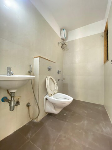 Attached Bathroom in 1.5 BHK Apartment at Lodha Casa Bella Gold, Dombivli East – for Rent