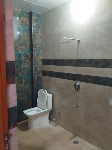 Bathroom in 3 BHK Independent House at Gomti Nagar – for Rent