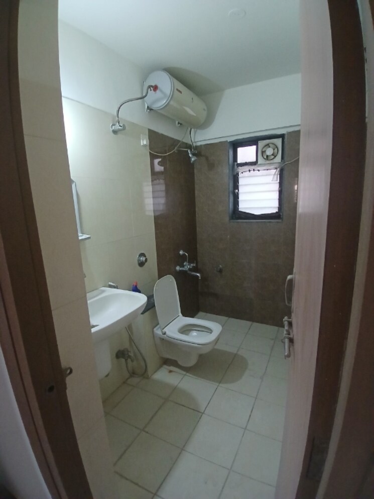 Bathroom, raheja-vistas-phase-1 2 Bedroom 801 Sq.Ft. Apartment In Mohammadwadi Pune 7942036