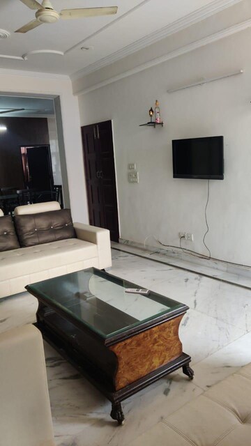 Living Room in 4 BHK Apartment at Sector 40 – for Rent