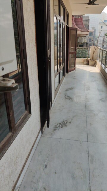 Balcony in 4 BHK Apartment at Sector 40 – for Rent