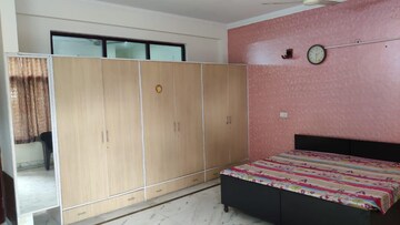 Bedroom in 4 BHK Apartment at Sector 40 – for Rent