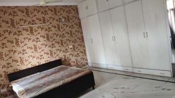 Bedroom in 4 BHK Apartment at Sector 40 – for Rent