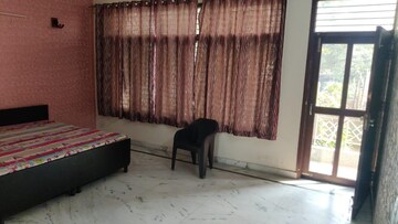 Living Room in 4 BHK Apartment at Sector 40 – for Rent