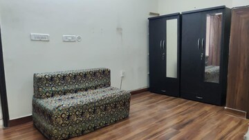 Bedroom in 4 BHK Apartment at Sector 40 – for Rent