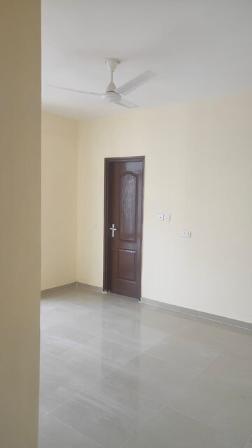 Room in 2 BHK Independent House at Omaxe R2, Gomti Nagar – for Rent