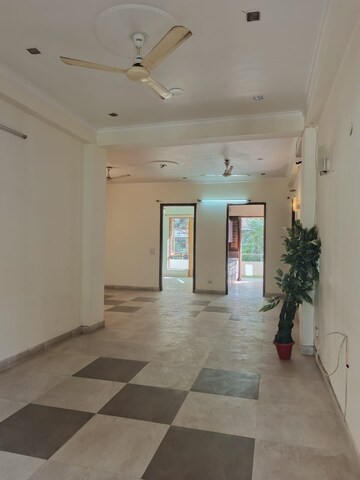 Building Lobby in 3 BHK Builder Floor at Ansal Sushant Lok I, Sector 43 – for Rent
