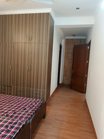 Building Lobby in 3 BHK Builder Floor at Ansal Sushant Lok I, Sector 43 – for Rent