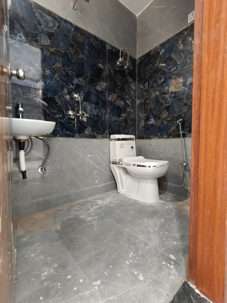 Bathroom, magarpatta-city-roystonea 3 Bedroom 1600 Sq.Ft. Apartment In Hadapsar Pune 7942305