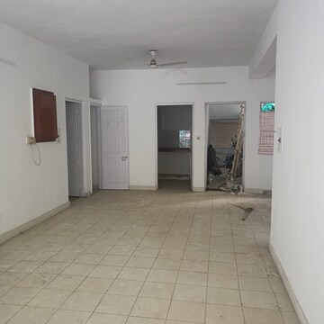 Room in 3 BHK Apartment at Vasant Kunj – for Sale