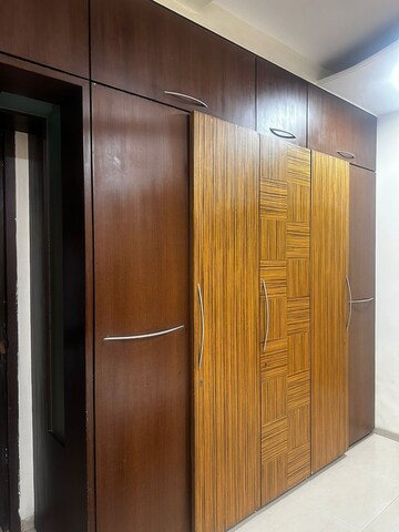 Furnished Amenities in 2 BHK Apartment at Rajkamal Heights, Parel – for Rent