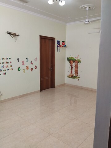 Room in 2.5 BHK Independent House at Kamta – for Rent