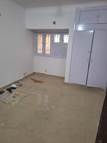 Furnished Amenities in 4 BHK Apartment at Vasant Kunj – for Rent