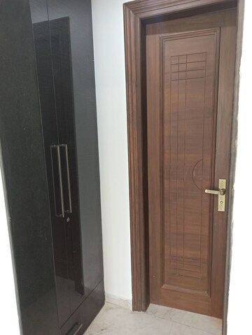 Building Lobby in 3.5 BHK Apartment at Ansal Sushant Lok I, Sector 43 – for Rent
