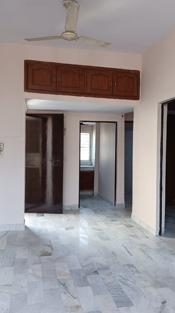 Room in 2 BHK Apartment at Shipra Riviera, Gyan Khand – for Rent