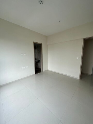 Room in 2.5 BHK Apartment at Wadhwa Dukes Horizon, Chembur – for Rent